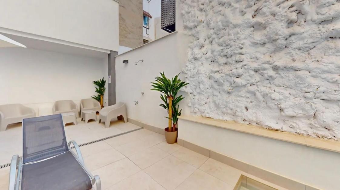 Apartamentos Breton 17 Suite Familiar アリカンテ エクステリア 写真